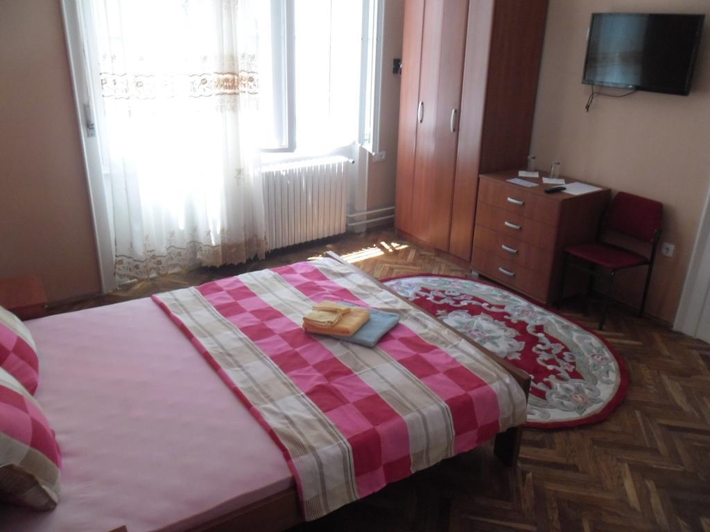 Family Top Rooms Bela Lada Sobe Novi Sad Quarto foto